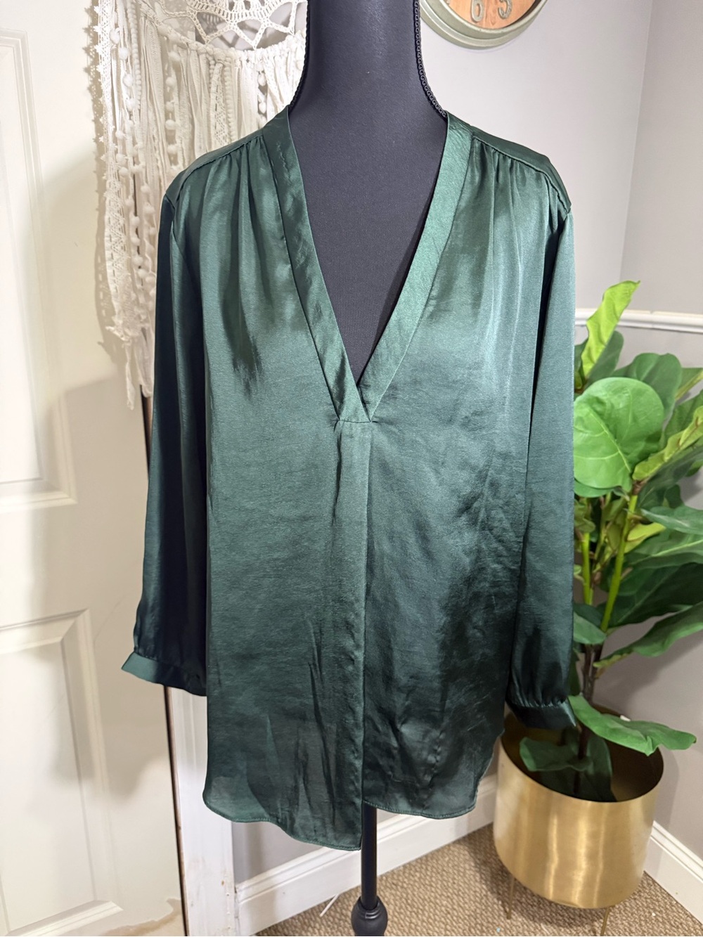 Vince Camuto Deep Emerald Satin V-Neck Blouse size XL